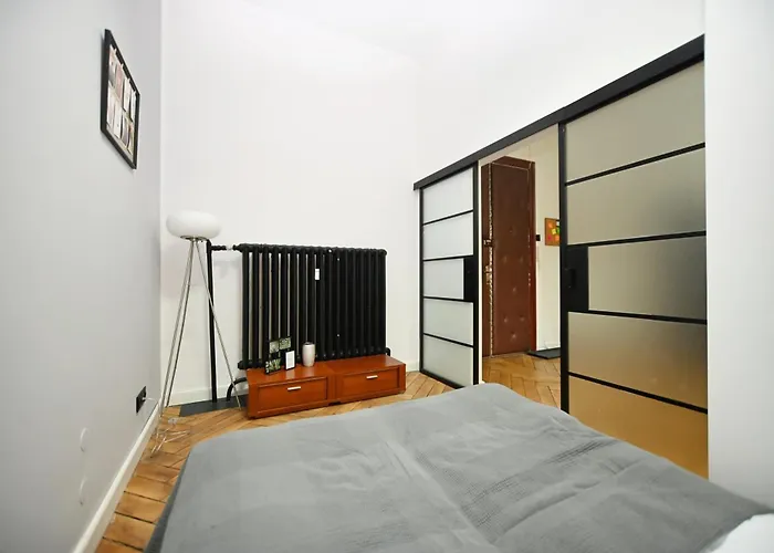 Flora By 3City Rentals